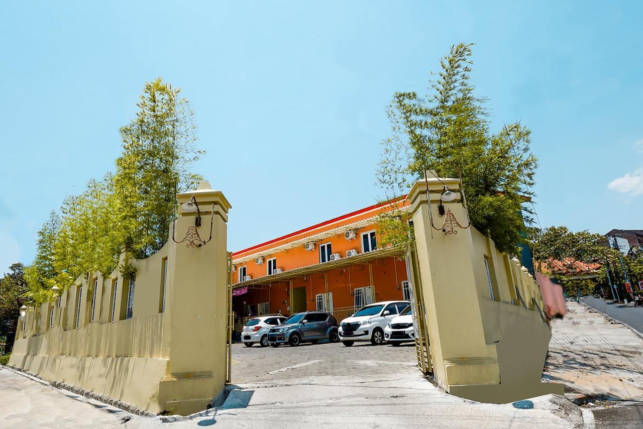Oyo 1835 Kostel Wood Hotel Семаранг Екстериор снимка