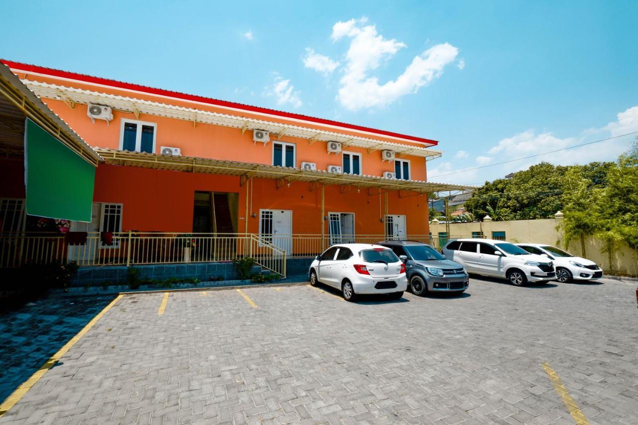 Oyo 1835 Kostel Wood Hotel Семаранг Екстериор снимка